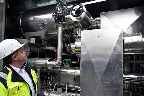 Abwärme aus einer Chemiefabrik für das Beheizen von 1.000 Haushalten: In Herne wurde jetzt eine neue Hochtemperatur-Wärmepumpe i