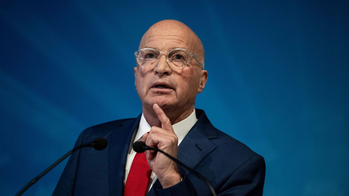 Der frühere Bundeswehroberst Rüdiger Lucassen tritt nach langen internen Querelen von seinem Amt als verteidigungspolitischer Sp