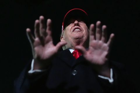 US-Präsident Trump droht der iranischen Revolutionsgarde mit dem Abschuss ihrer Boote. Foto: Julia Demaree Nikhinson/AP/dpa