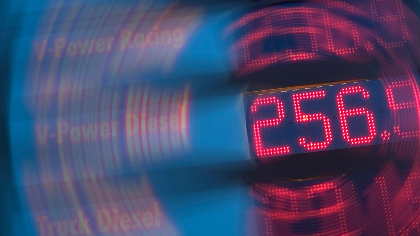 Ökonom über Spritpreise: „Der Tankrabatt hilft denen, die es wirklich hart trifft, nur sehr wenig“