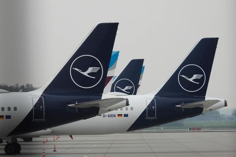 Flugzeuge der Lufthansa und von Eurowings am Boden
