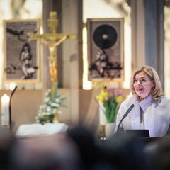 Klöckner betonte die Unantastbarkeit der Menschenwürde als Maßstab für Politik. Foto: Ronny Hartmann/dpa-Zentralbild/dpa