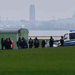 Knapp zehn Menschen drangen einem Sprecher des Schweriner Umweltministeriums in den Sperrbereich ein. Foto: Marcus Golejewski/dp