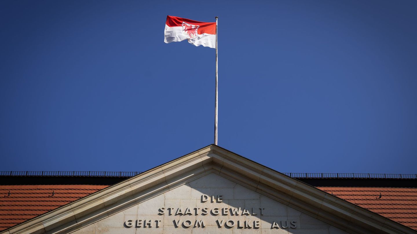 Brandenburgs Landesregierung will Geld sparen. (Archivbild) Foto: Soeren Stache/dpa