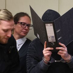 Der Angeklagte hat die Tat gestanden. (Archivbild) Foto: Karl-Josef Hildenbrand/dpa