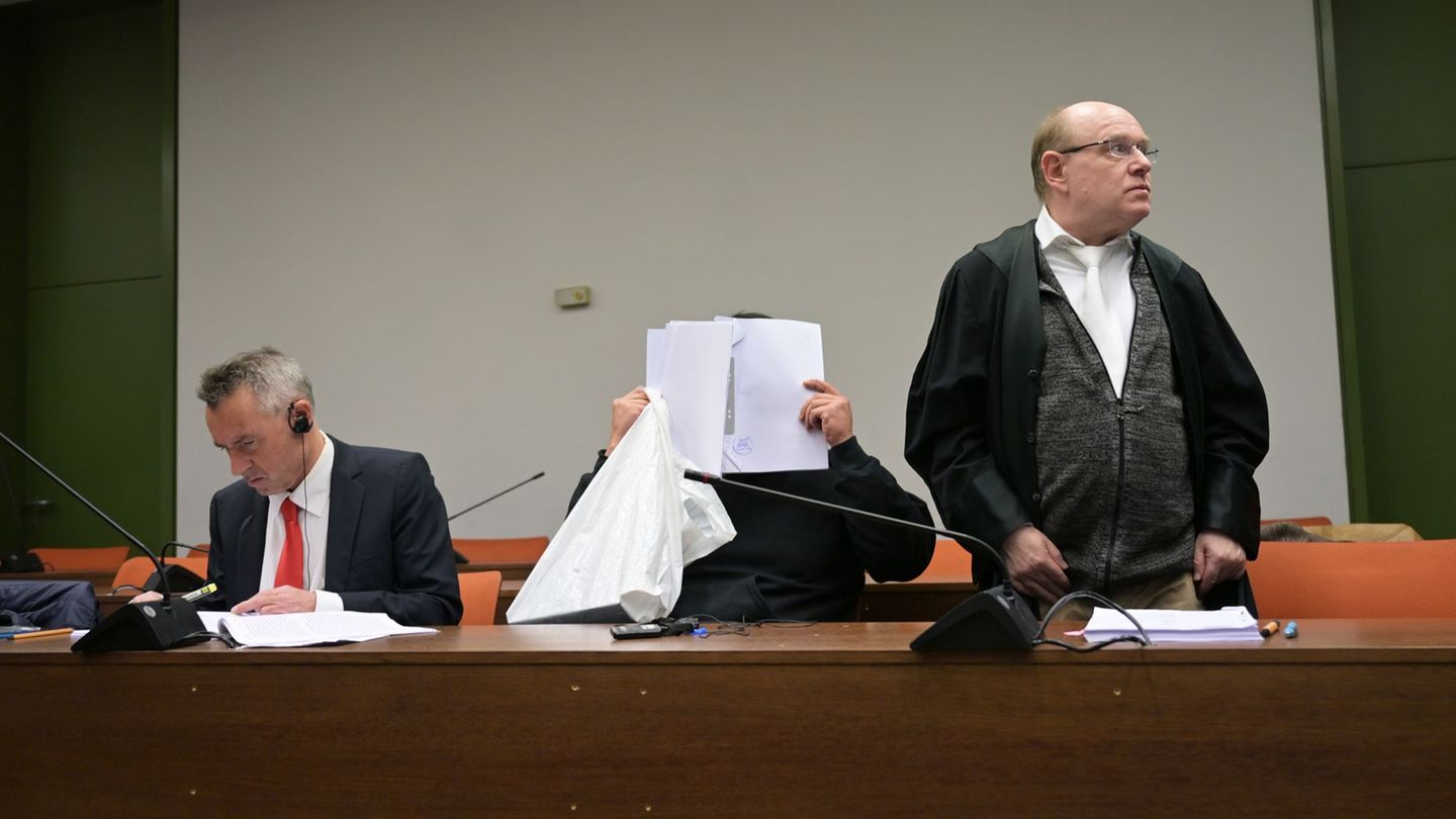 Der Mann ist wegen versuchten Mordes und Vergewaltigung angeklagt. (Archivbild) Foto: Malin Wunderlich/dpa