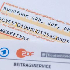 Darf man den Rundfunkbeitrag verweigern, wenn einem das Programm einseitig erscheint? (Symbolbild) Foto: Sebastian Kahnert/dpa