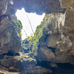 Das Mädchen stürzte durch ein Loch in die Höhle und fiel laut Polizei etwa drei Meter in die Tiefe. (Archivbild) Foto: Markus Br