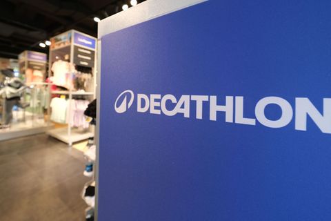 Der Ausbau des Filialnetzes kurbelt auch das Geschäft bei Decathlon an. (Archivbild) Foto: Bernd Weißbrod/dpa
