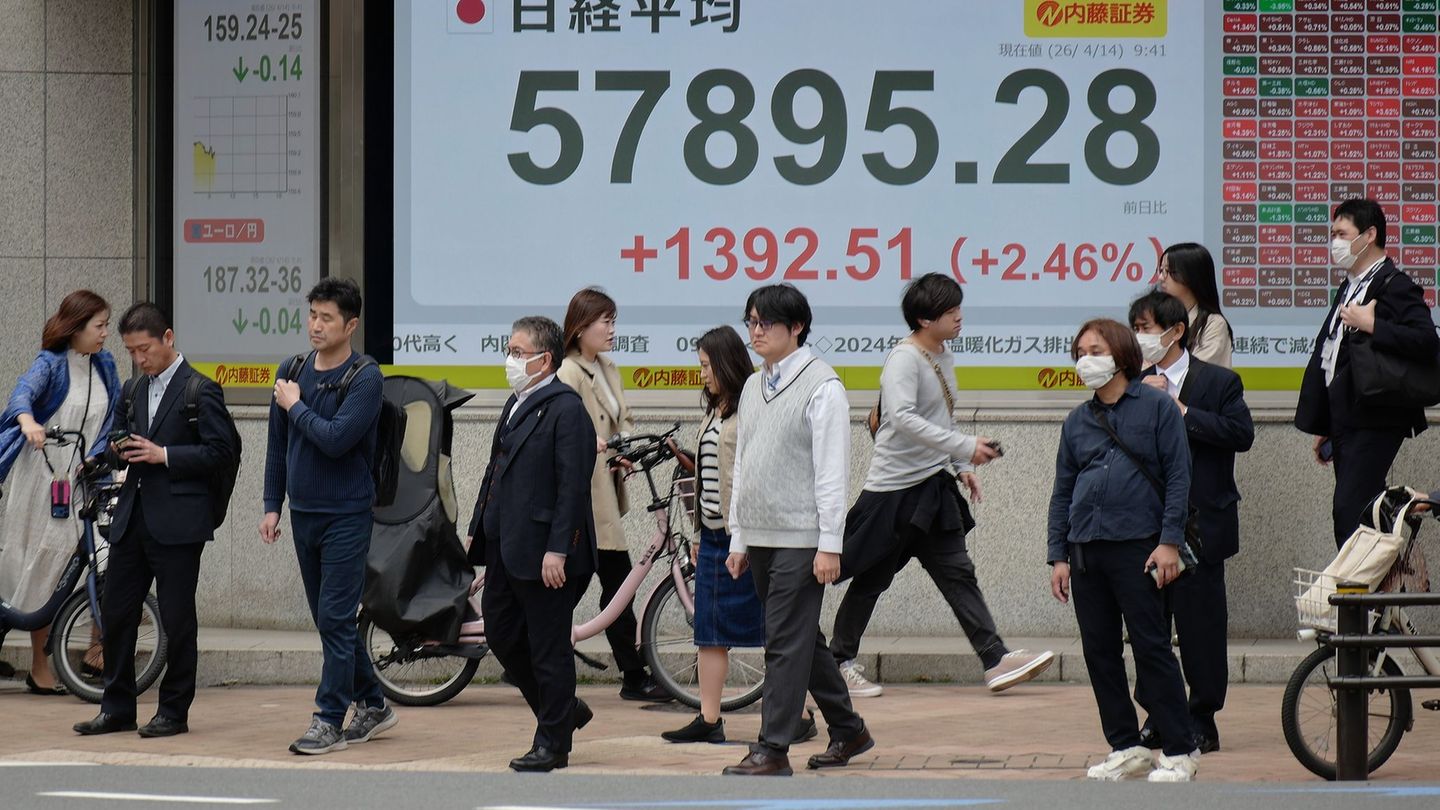 Der japanische Leitindex Nikkei 225 ist positiv in den Handelstag gestartet. Foto: Eugene Hoshiko/AP/dpa