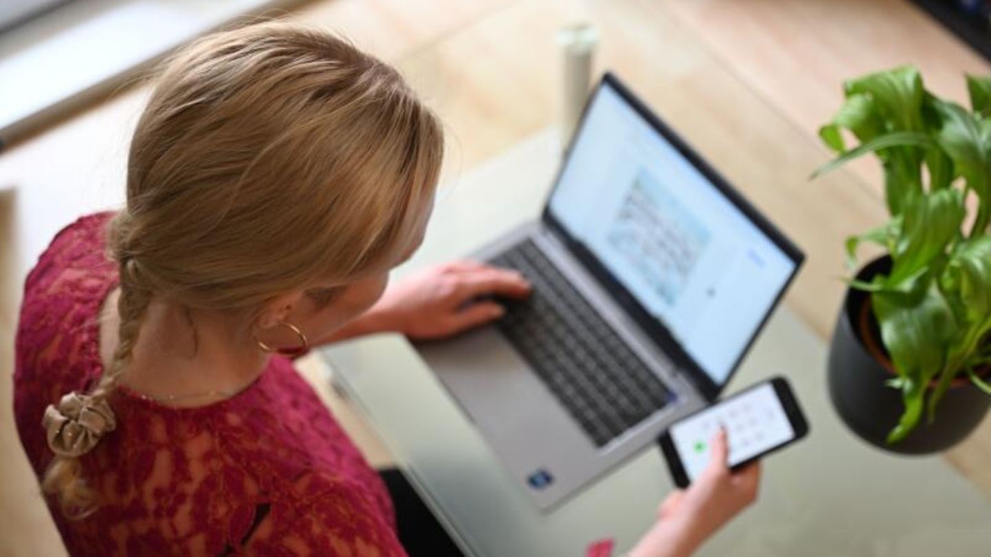 Arbeitswelt: Studie: Weniger Fehlzeiten im Job in Deutschland