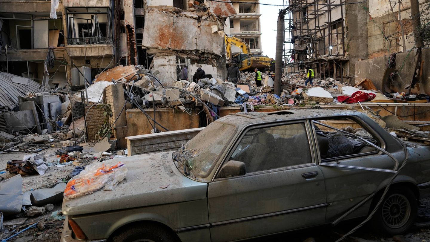 Israelische Luftangriffe hatten auch das Zentrum von Beirut zum Ziel. (Archivbild) Foto: Hussein Malla/AP/dpa