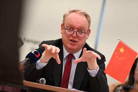 Kammerpräsident Eskelund sieht Gefahr durch China für europäische Firmen mancher Branchen. Foto: Johannes Neudecker/dpa