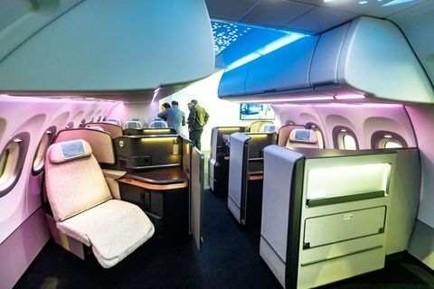 Der Flugzeughersteller Airbus präsentiert eine Kabine. (Archivbild) Foto: Markus Scholz/dpa