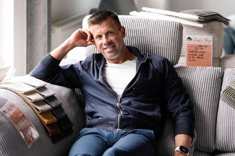 Thomas Rupprath, 49, in seinem Sofageschäft in Rostock