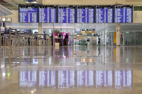 Nicht viel los in der Abflughalle des Terminal 2. Foto: Karl-Josef Hildenbrand/dpa