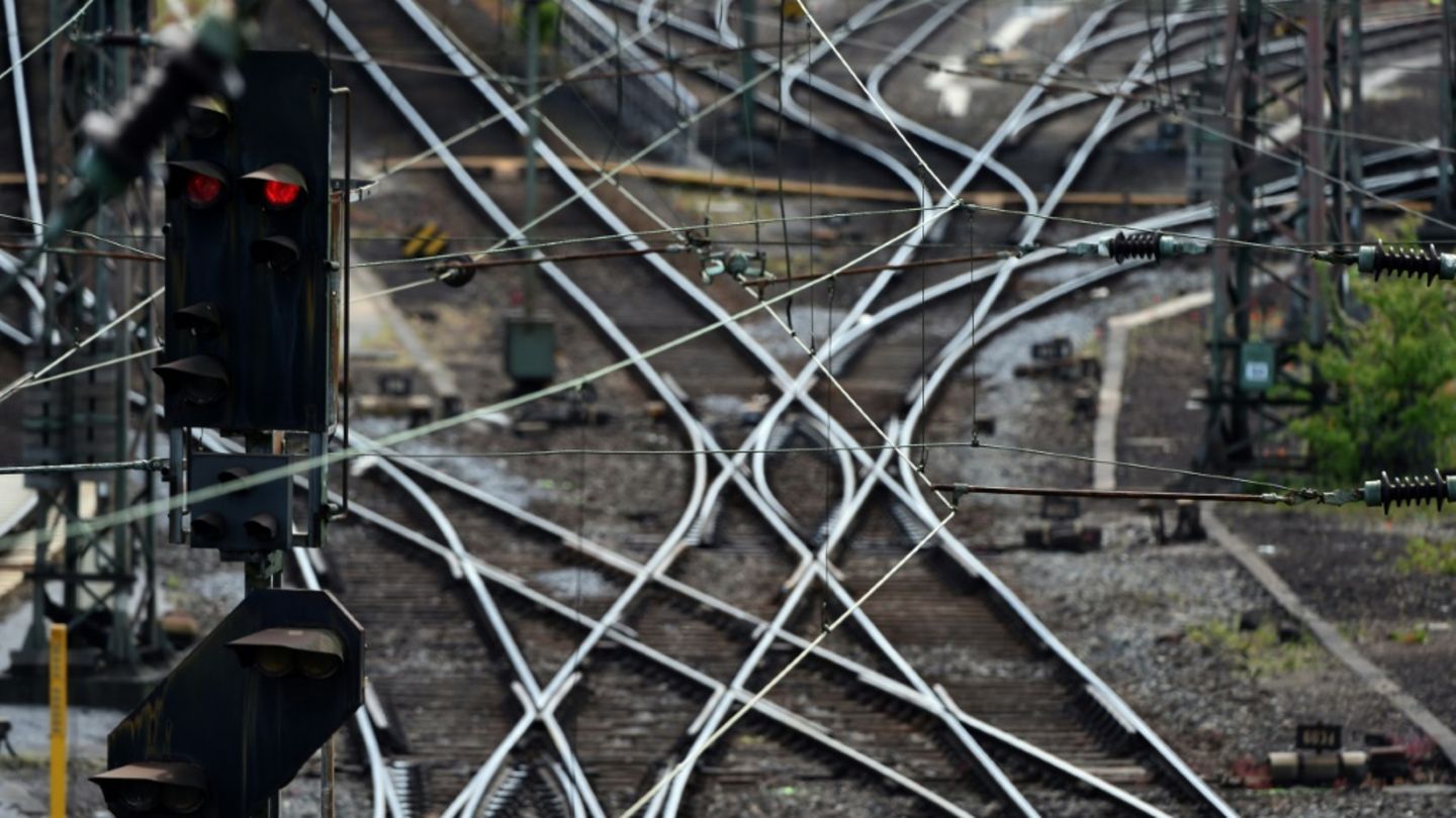 Kabelschaden legt Gelsenkirchener Hauptbahnhof lahm - Polizei prüft Sabotage