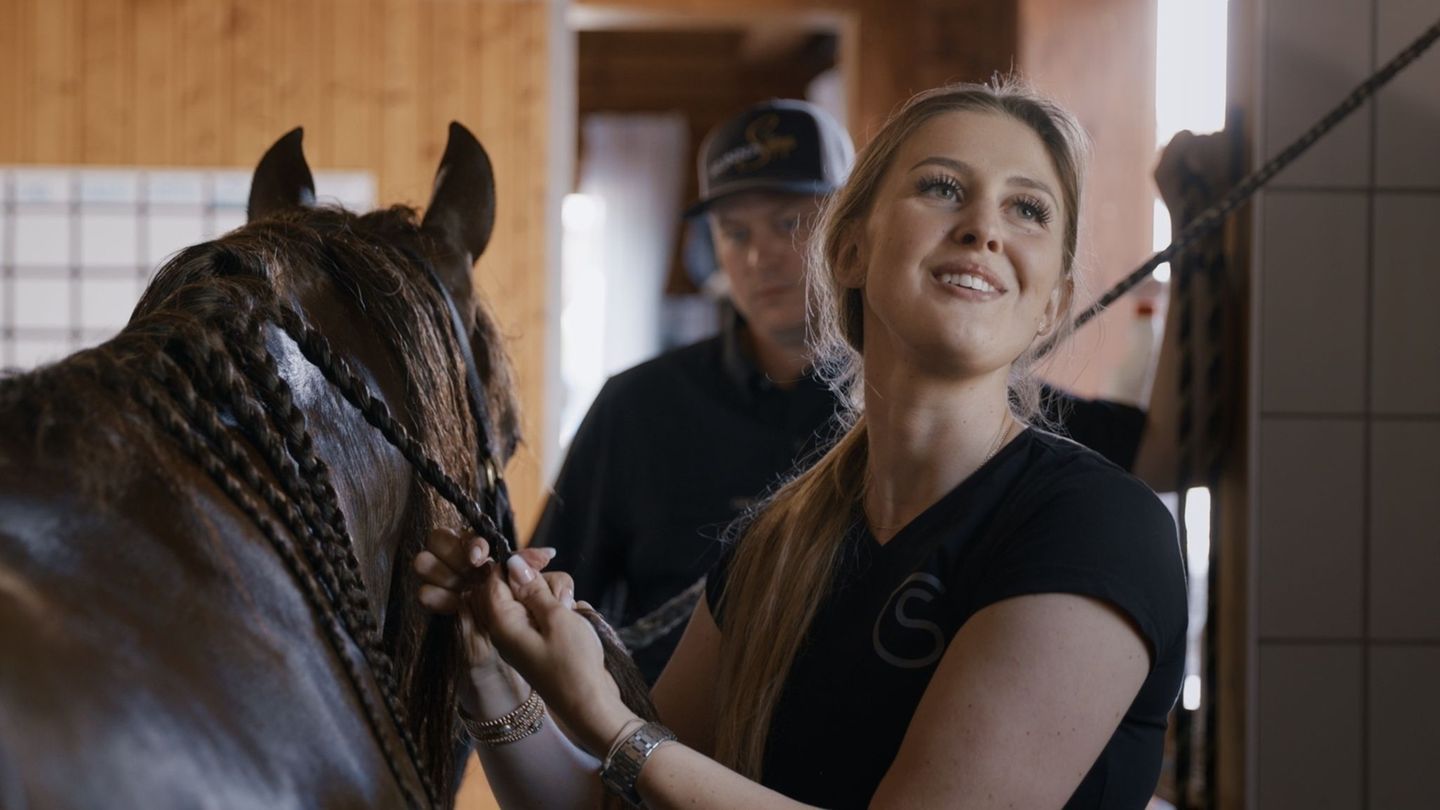 Pferde haben Gina Schumacher nach dem Unfall ihres Vaters geholfen. Foto: ZDF/dpa