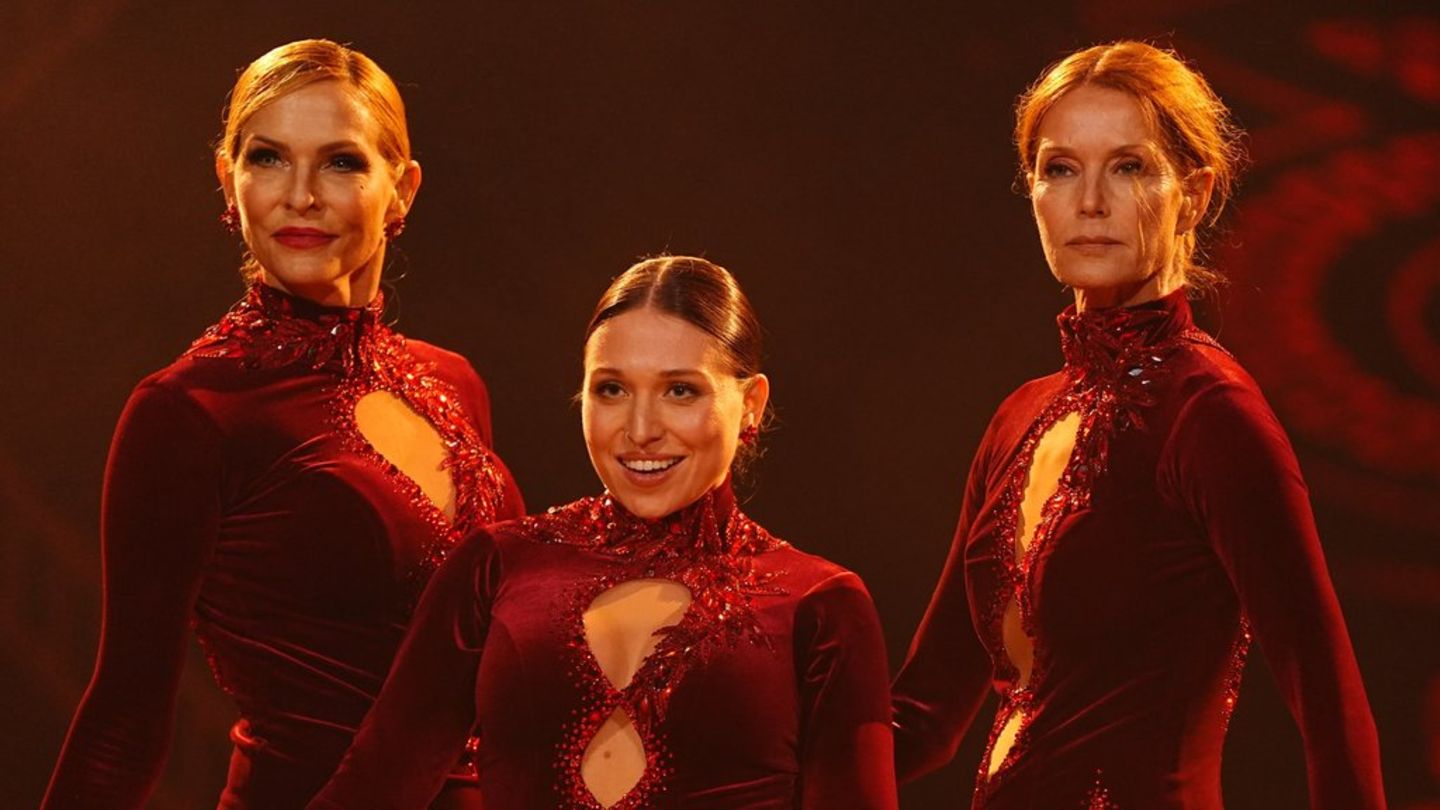 In der Eröffnungsshow von "Let's Dance" tanzten Sonya Kraus (v.l.), Bianca Heinicke und Esther Schweins zusammen in einer Perf