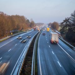 Kein Tempolimit, aber eine Richtgeschwindigkeit: Die beträgt auf deutschen Autobahnen 130 km/h