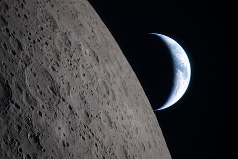 Dieses von der Nasa zur Verfügung gestellte Foto zeigt die Erde, die hinter dem Mond untergeht. (Archivbild) Foto: Uncredited/NA