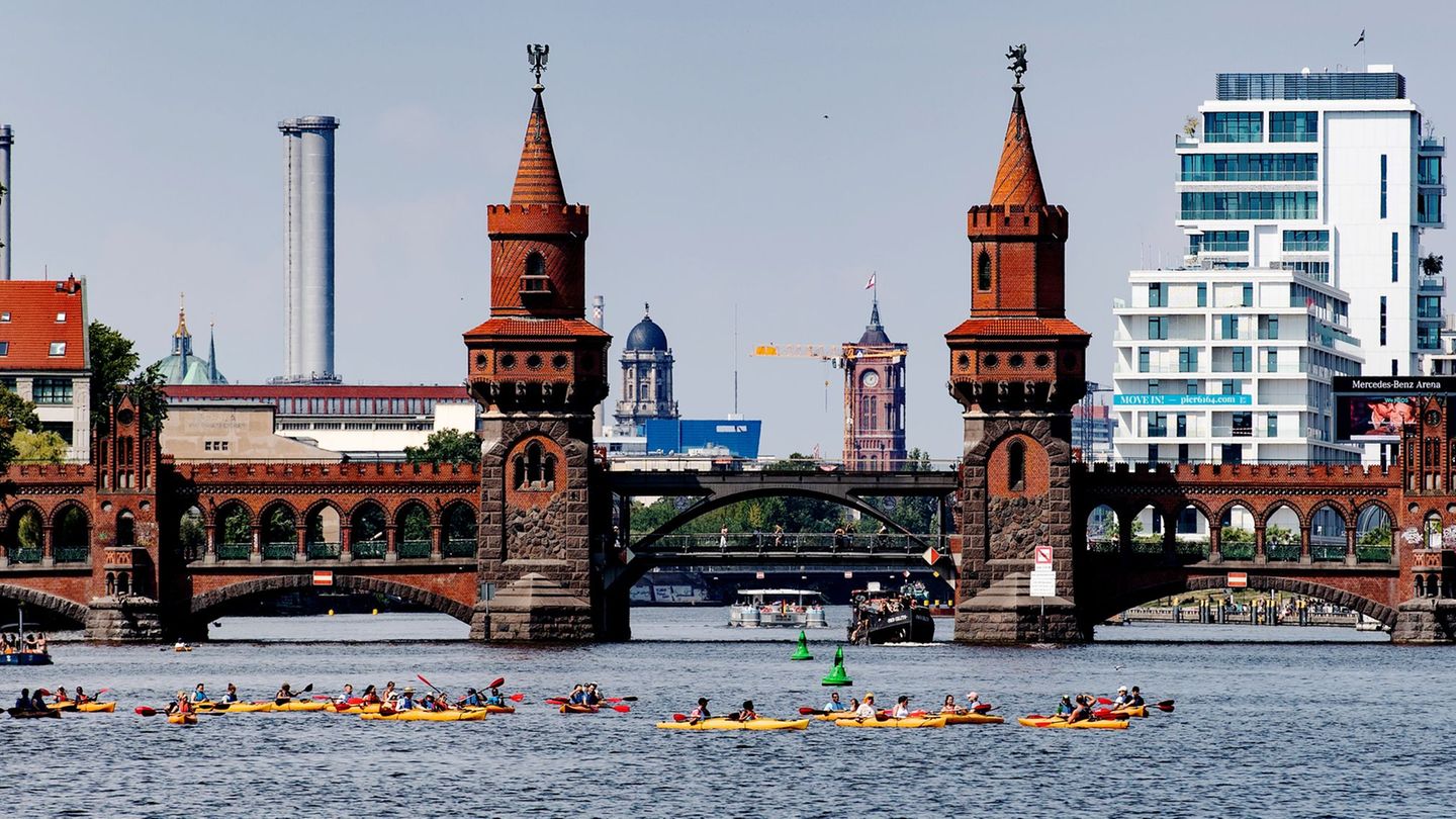 Bei dem neuen Programm "BerlinPay" stehen zunächst die Berliner Gewässer im Fokus. (Archivbild) Foto: Paul Zinken/dpa
