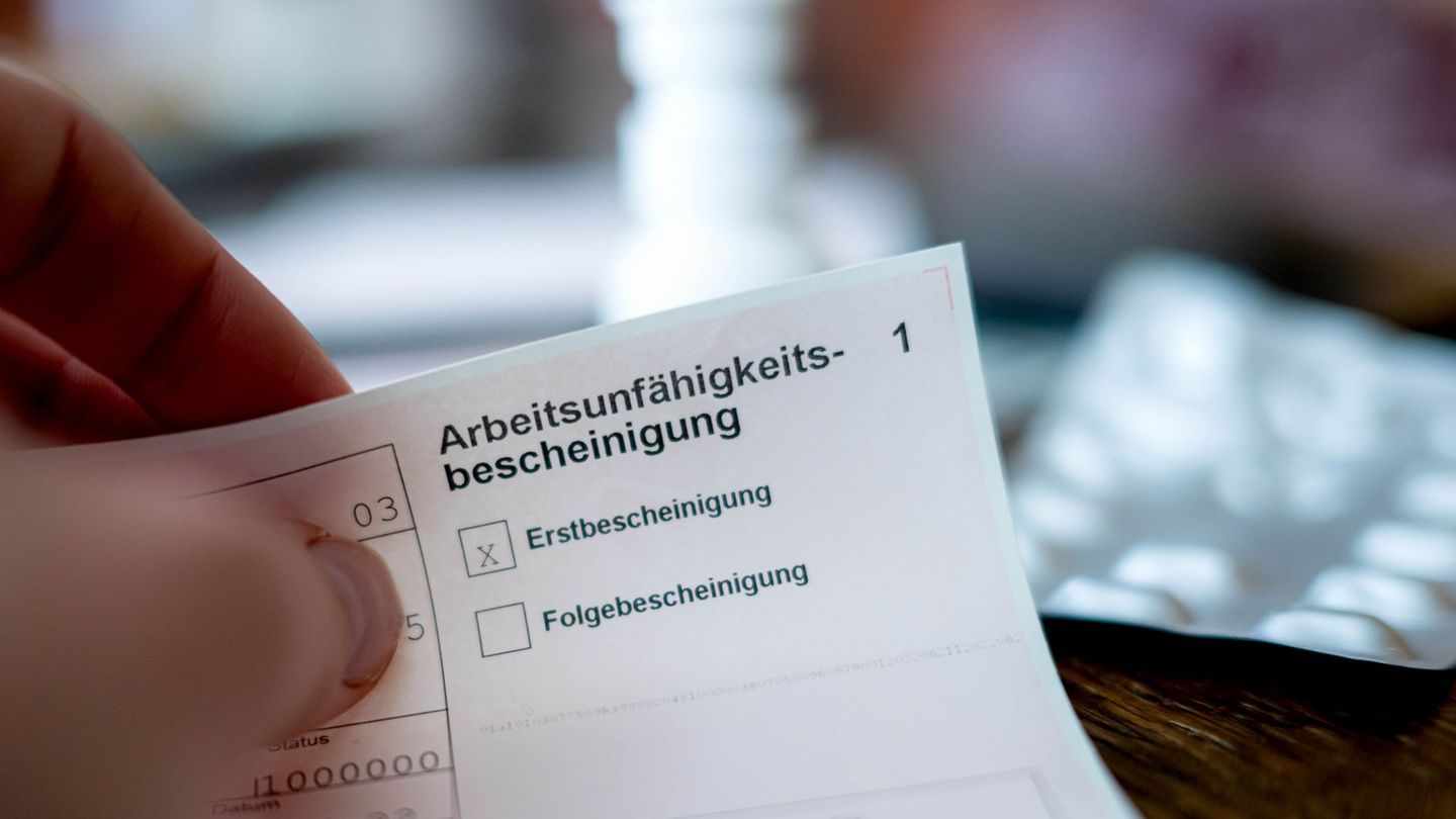 Fehlzeiten wegen Krankheit: AOK: Weniger Krankheitsausfall von Arbeitnehmern im Norden