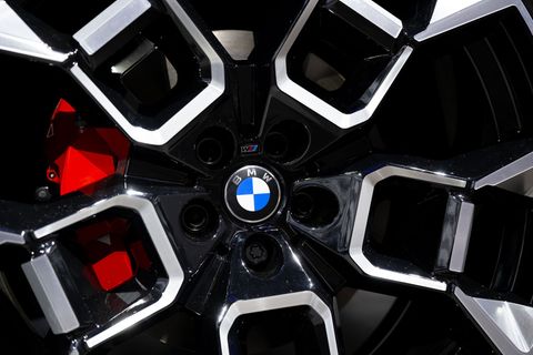 BMW hat im ersten Quartal weniger Autos abgesetzt. (Archivbild) Foto: Sven Hoppe/dpa