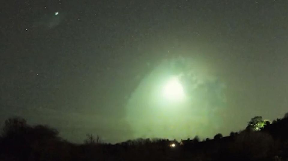 Ein grüner Feuerball