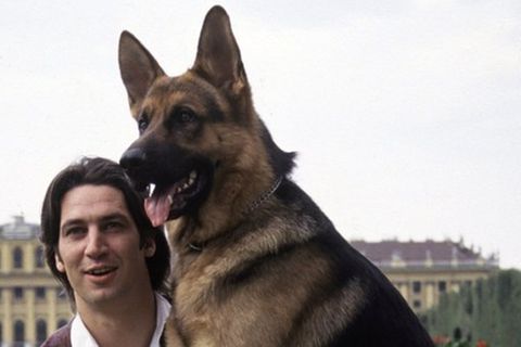 Tobias Moretti (li.) und Gedeon Burkhard waren die ersten beiden Kollegen von Schäferhund "Kommissar Rex".