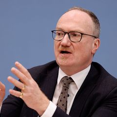 Wirtschaftswissenschaftler Feld hat die Subventionen des Staates untersucht. (Archivbild) Foto: Carsten Koall/dpa