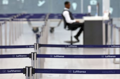 Wenig Betrieb herrschte am Dienstag in den Lufthansa-Terminals. Foto: Karl-Josef Hildenbrand/dpa
