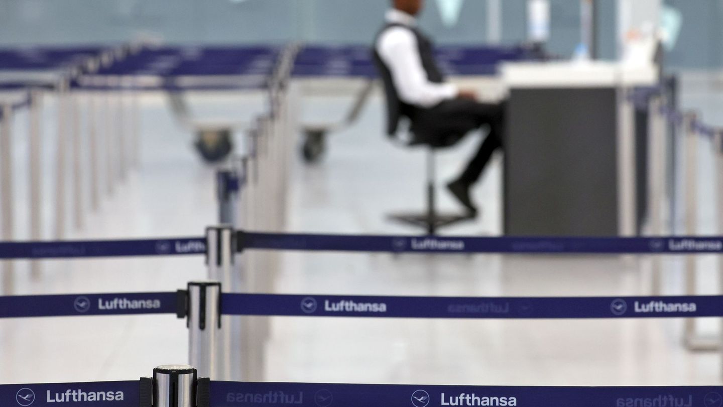 Wenig Betrieb herrschte am Dienstag in den Lufthansa-Terminals. Foto: Karl-Josef Hildenbrand/dpa