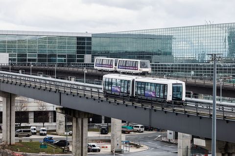 Die neue Sky Line-Bahn verbindet Terminal 3 mit Terminal 1. (Archivbild) Foto: Hannes P. Albert/dpa