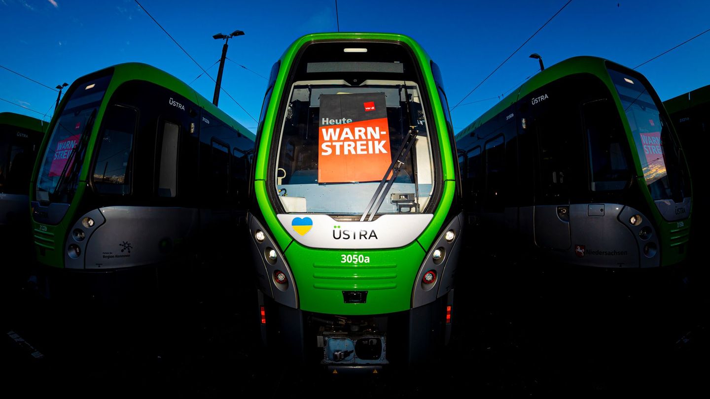 Viele Stadtbahnen werden wegen des Warnstreiks in Niedersachsen voraussichtlich nicht fahren. (Archivbild) Foto: Moritz Frankenb