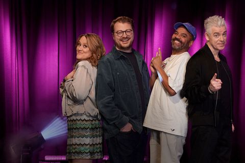 Lisa Feller (von links), Maxi Gstettenbauer, Simon Pearce und Michael Mittermeier stellen sich in dem neuen BR-Comedy-Format einer ungewöhnlichen Challenge.