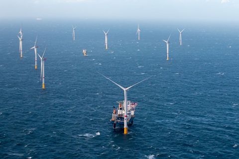 Die Windräder in der Nord- und Ostsee weisen inzwischen eine Leistung von 10,2 Gigawatt auf. (Archivbild) Foto: Kurt Desplenter/
