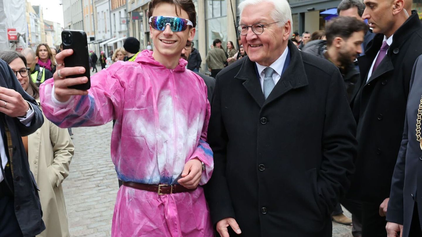 Immer wieder musste das deutsche Staatsoberhaupt für Selfies anhalten. Foto: Jens Büttner/dpa