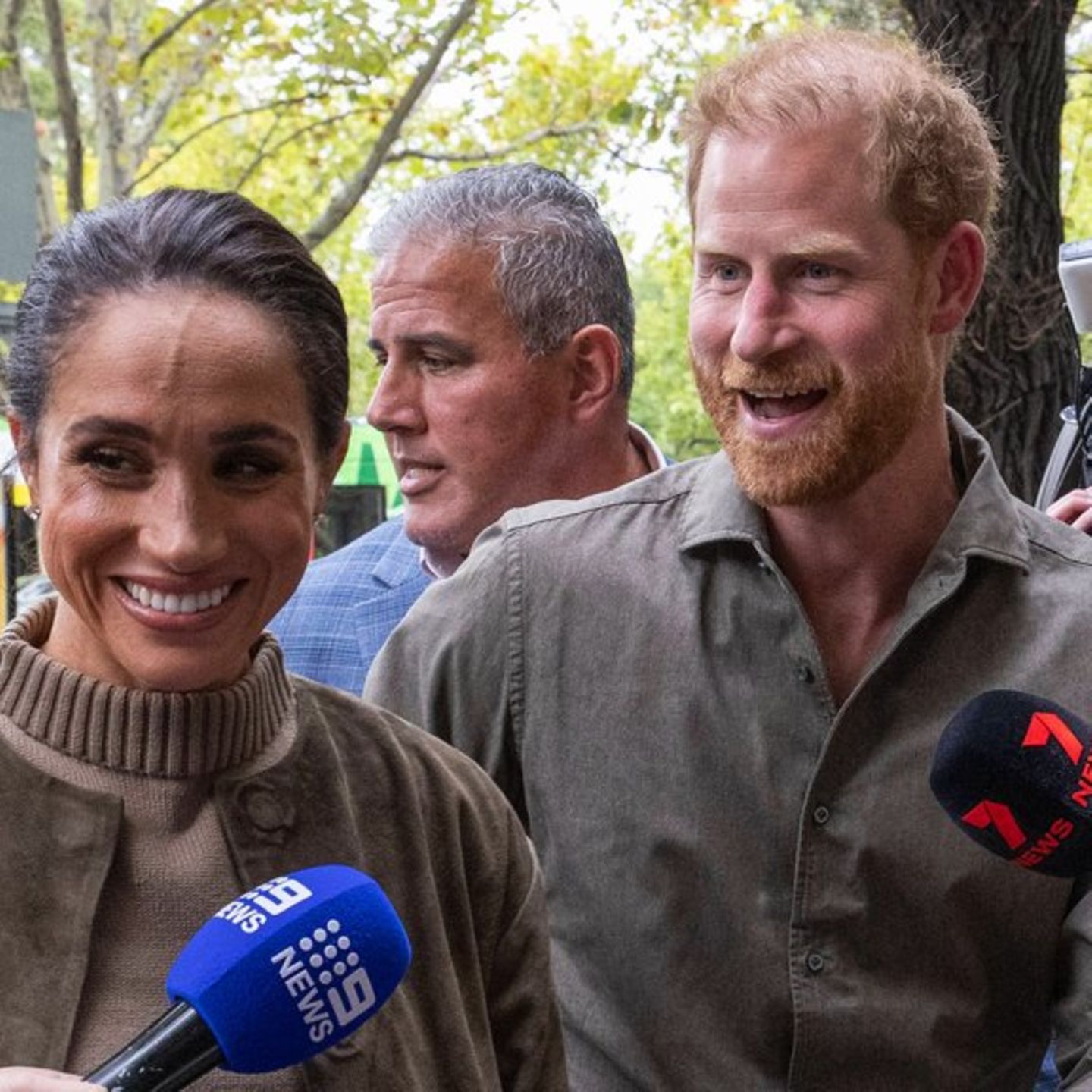 Herzogin Meghan und Prinz Harry sorgten vor dem Australian National Veterans Arts Museum für einen Medienrummel.
