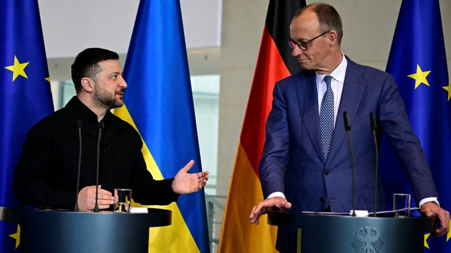 Wolodymyr Selenskyj (l.) und Friedrich Merz