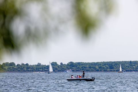 Ab Ende Juni sollen erstmals fünf schiffbare Seen durch Kanäle im Lausitzer Seenland miteinander verbunden sein. Der Tourismusve