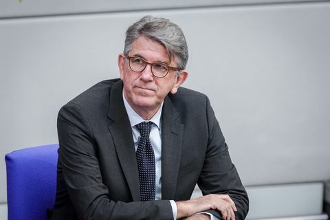 Kulturstaatsminister Weimer wird immer wieder aus der Kulturszene kritisiert. (Archivbild) Foto: Kay Nietfeld/dpa