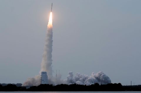 Amazon will mit dem Kauf von Globalstar eine Abkürzung beim Aufbau des Satelliten-Netzwerks nehmen. (Archivbild) Foto: John Raou