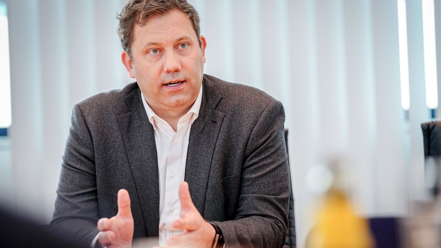 Für SPD-Chef Lars Klingbeil kommt es jetzt auf eine zügige Umsetzung von Entlastungen an. Foto: Kay Nietfeld/dpa