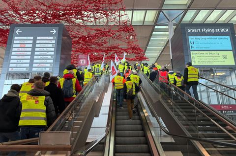 Infolge eines Warnstreiks im Tarifkonflikt mit der BER-Betreibergesellschaft kam der Flugbetrieb Mitte März für einen Tag vollst