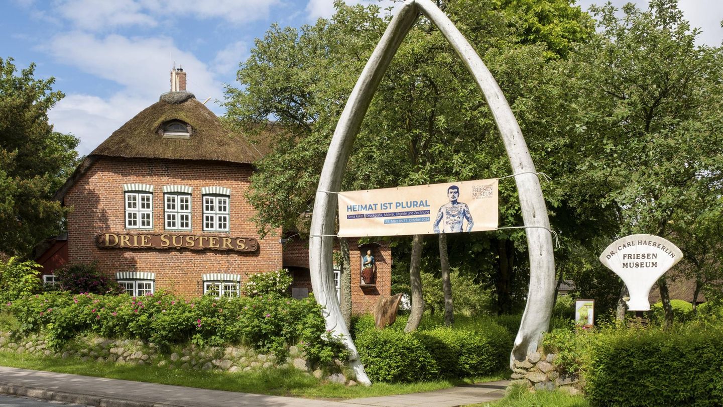 Unterkiefer eines Wals als Eingangstor