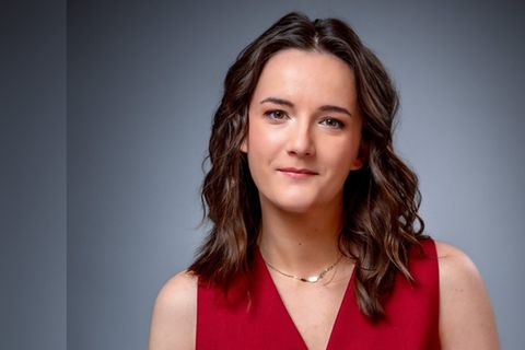 Emily Busvine begleitet den ESC als Green-Room-Gastgeberin.