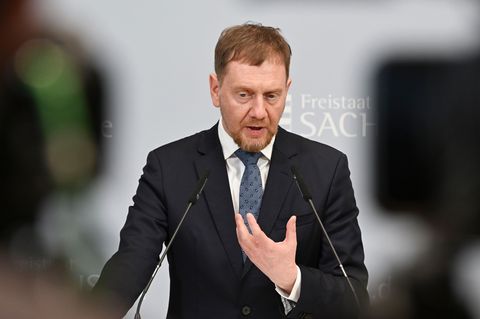 Kretschmer will mehr Tempo unter anderem bei Bahnprojekten in Sachsen. Foto: Jens Kalaene/dpa