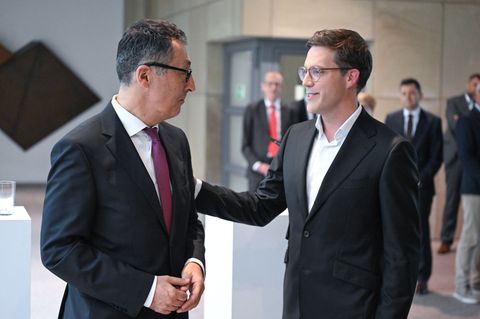 Sie dürften sich als Ministerpräsident und Stellvertreter am Kabinettstisch wiedertreffen: Cem Özdemir (Grüne) und Manuel Hagel
