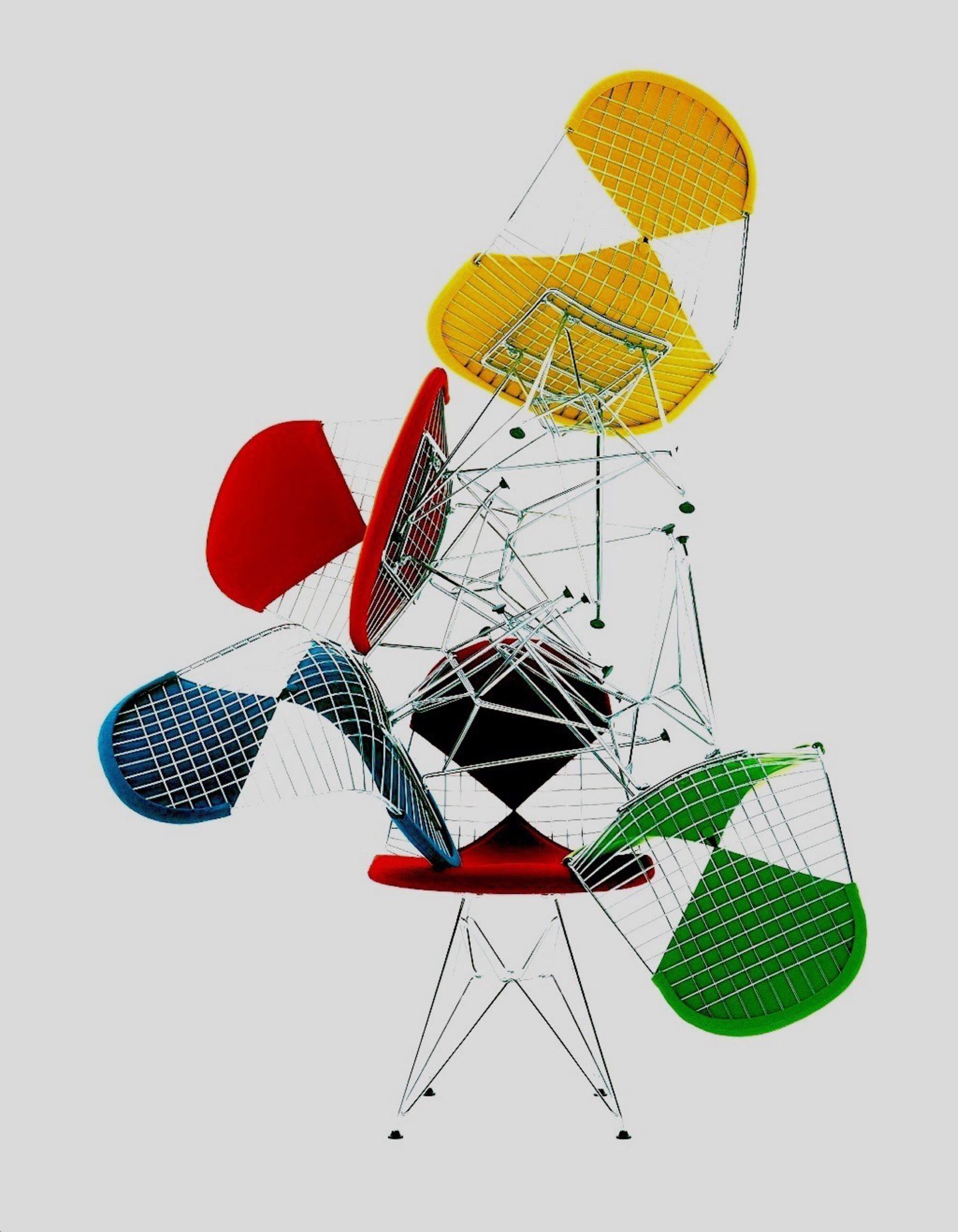 bunte Vitra Diamond Stühle zu einer Skulptur gebaut